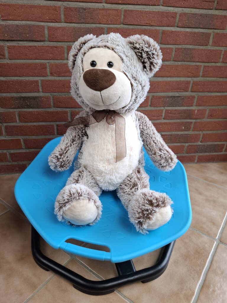 Drehstuhl für Kinder von KidBloom im Test: unsere Erfahrung mit dem Sitzkreisel